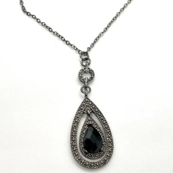 1928  Black Jewelry Victorian Teardrop Pendant Necklace, 19" - Picture 3 of 3